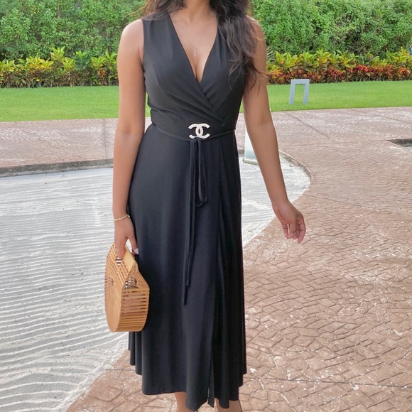 V-neck Sleeveless Dress - Picture 2 of 2